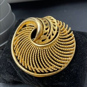 2.4.26-2 Lisner Elegant Gold - Brushed Swirl Brooch